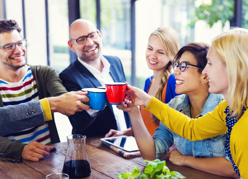 Att dyka upp på jobbet förkyld är att göra dina kollegor en björntjänst och vanligaste platsen för smitta att spridas på kontoret är köket. Foto: Shutterstock